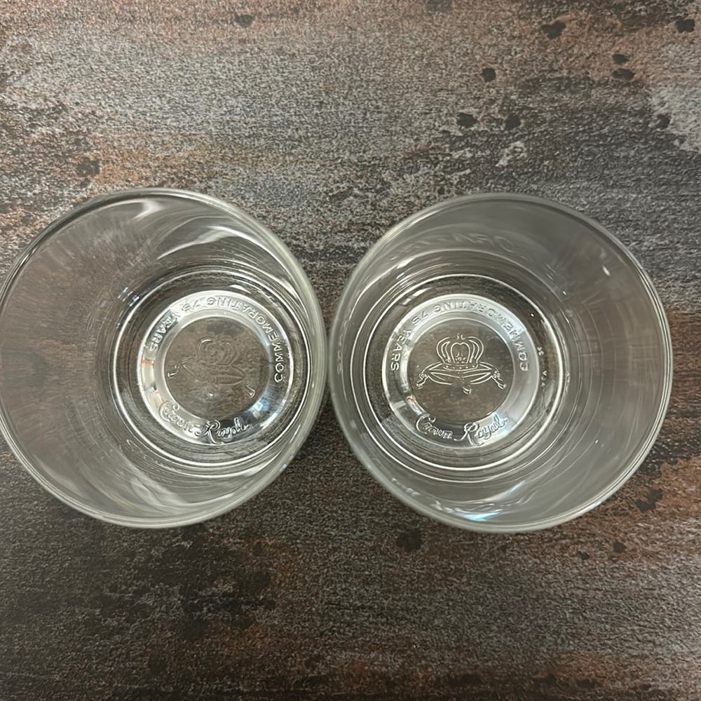 Crown Royal 75 Years Commemorating glass set (2)
